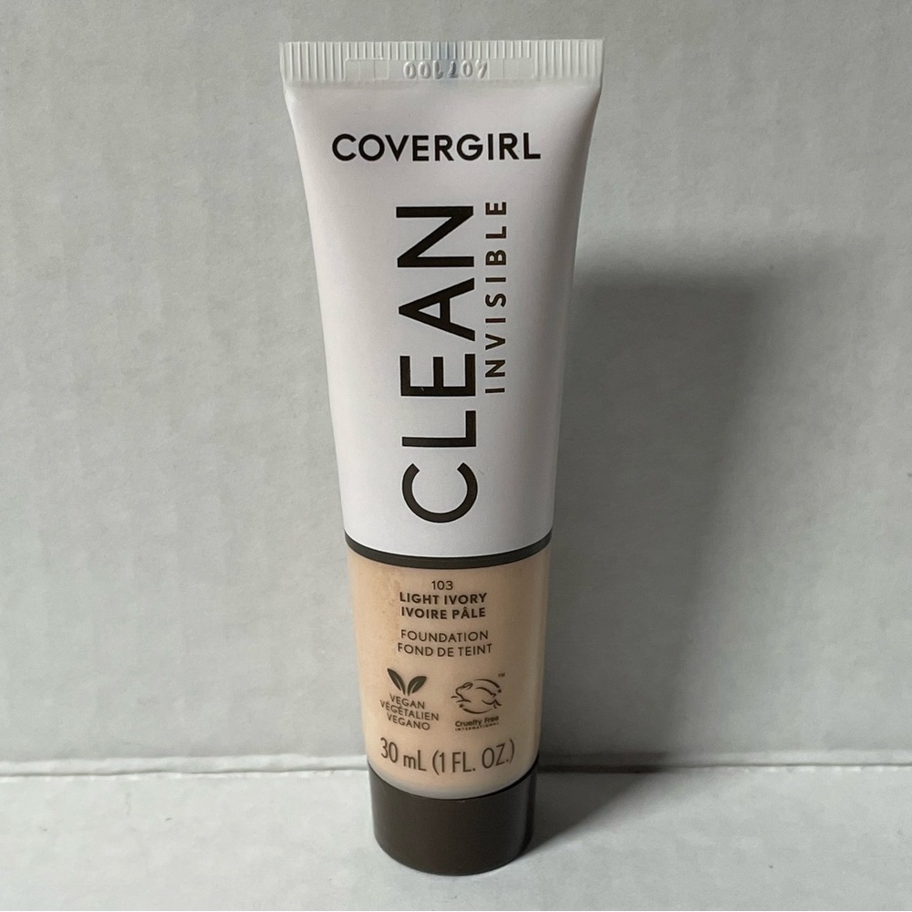 🌸$4🌸 Covergirl Light Ivory 103 Clean Invisible Foundation 30 mL/1 oz